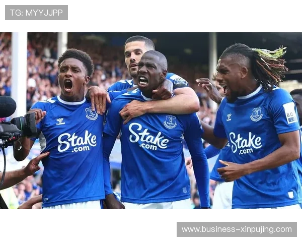 埃弗顿俱乐部赛季动荡与重建计划并行球迷期待新帅带来转机与未来愿景